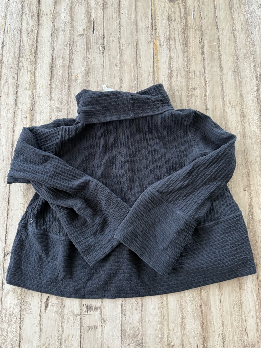 Lululemon Black Women’s Long Sleeve Turtleneck Sweater + Bell Sleeves Size XS/S🖤